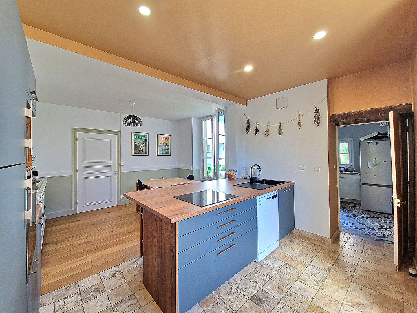 Maison CHATEAUNEUF SUR SARTHE (49330) 8 pi&egrave;ces 216.00 m&sup2;