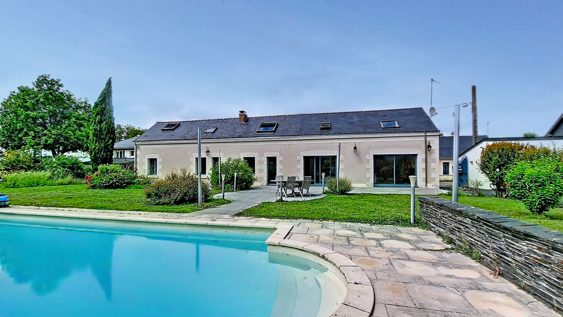 Maison VERRIERES EN ANJOU (49112) 7 pi&egrave;ces 190.00 m&sup2;