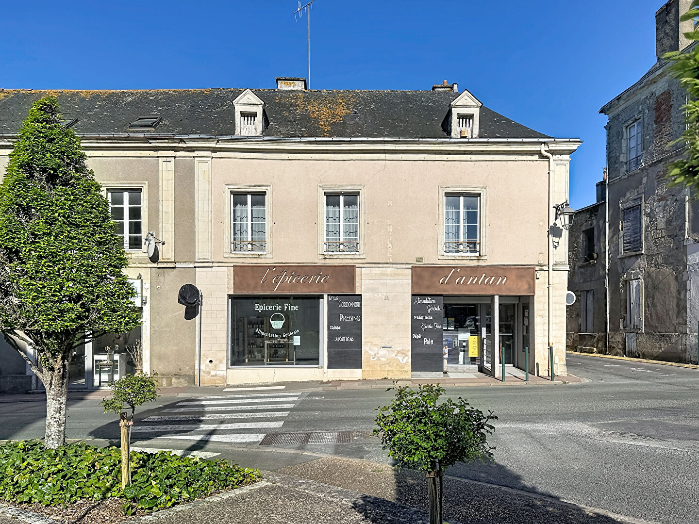 Local commercial MARTIGNE BRIAND (49540) 6 pi&egrave;ces 181.00 m&sup2;