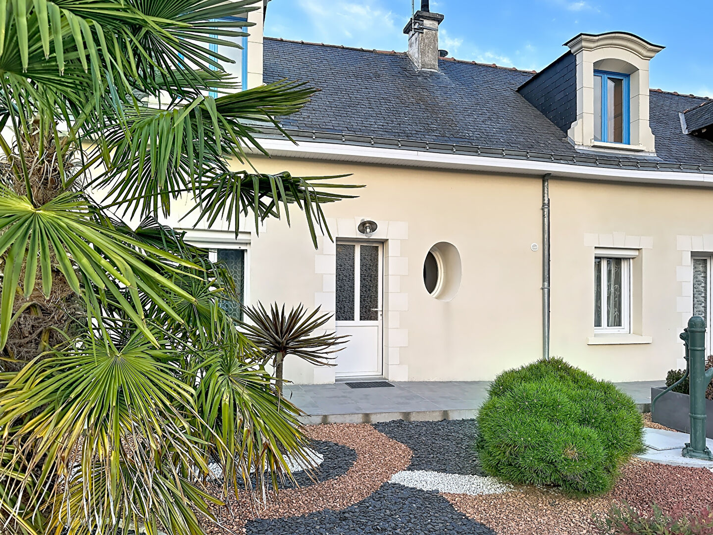 Maison 10 pièces 232 m² · à Longué-Jumelles · 232 m² · 376 000 €