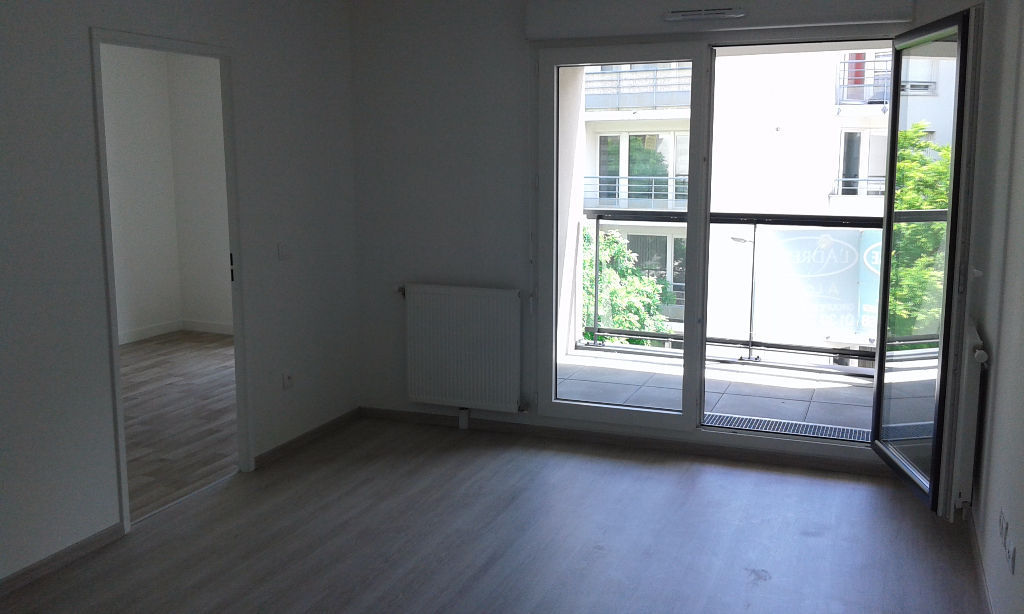 à 18 km de L'Isle-Adam Exclusif 741 € / mois cc Appartement 2 pièces , 1 chambre 39.20 m² Avec balcon Voir le bien