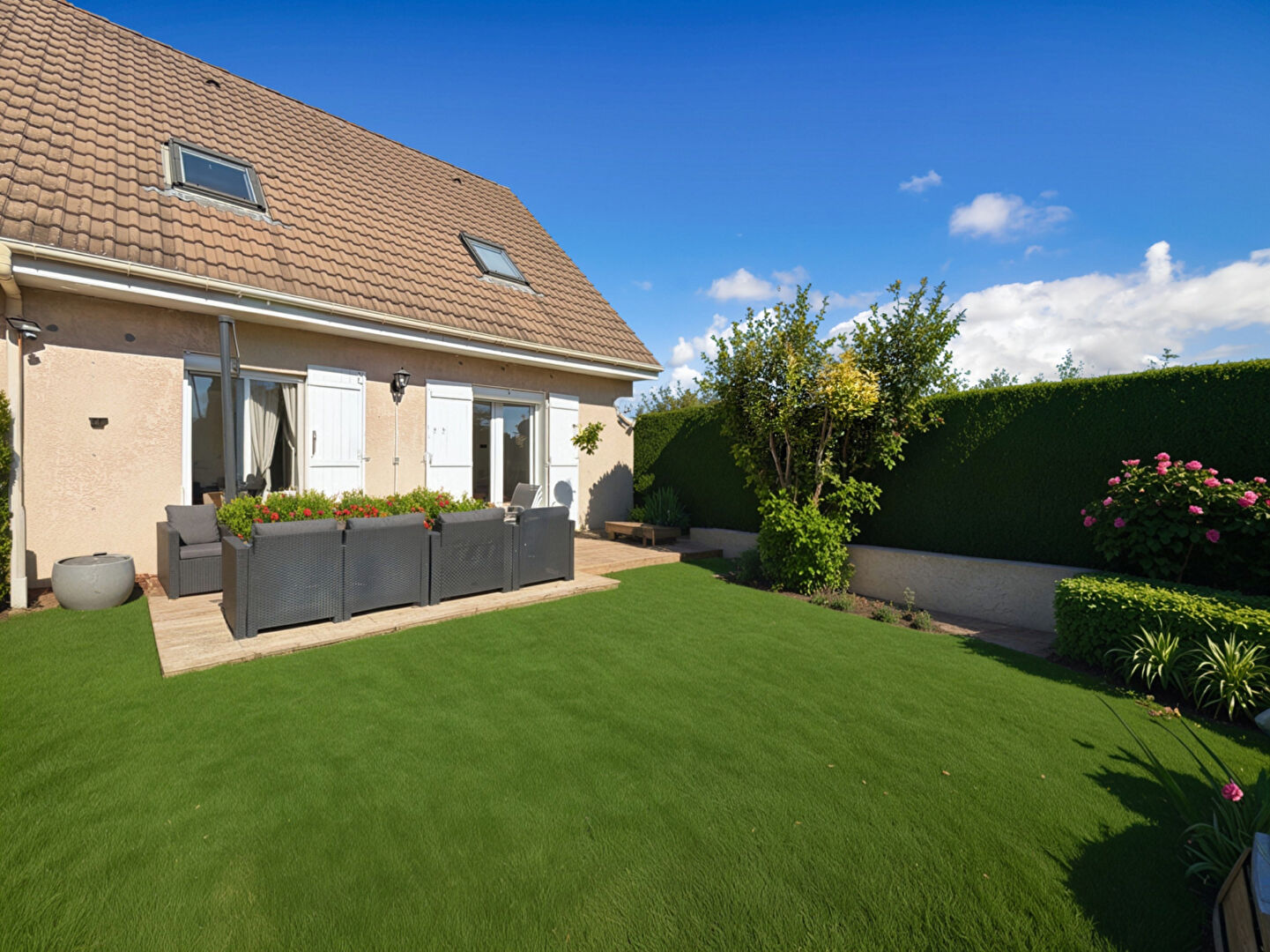 Vauréal (95) Exclusif 309 000 € Maison 5 pièces , 3 chambres 87.00 m² Avec jardin, terrasse, garage/box