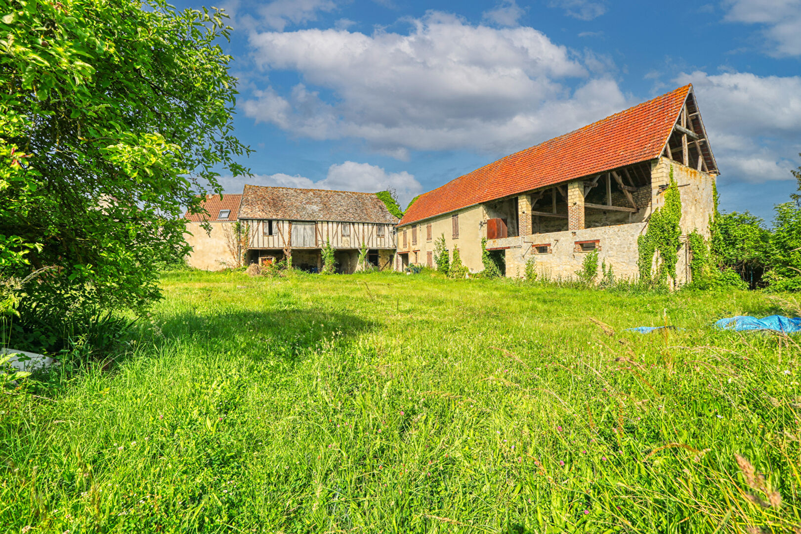Maison MARINES (95640) 9 pièces 966.00 m²