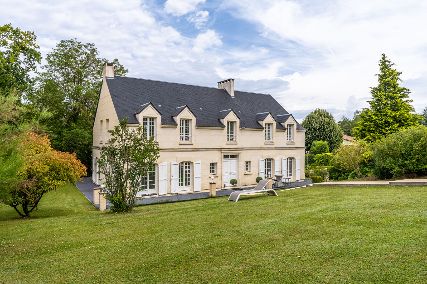 Maison NESLES LA VALLEE (95690) 7 pièces 265.40 m²