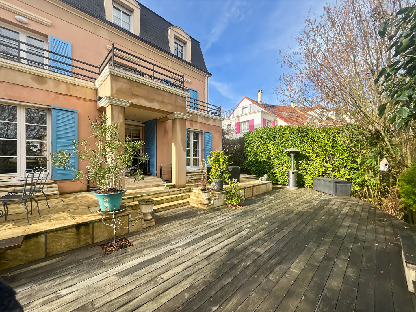 à 12 km de Taverny 749 001 € Maison 7 pièces , 5 chambres 214.00 m² Avec garage/box Voir le bien
