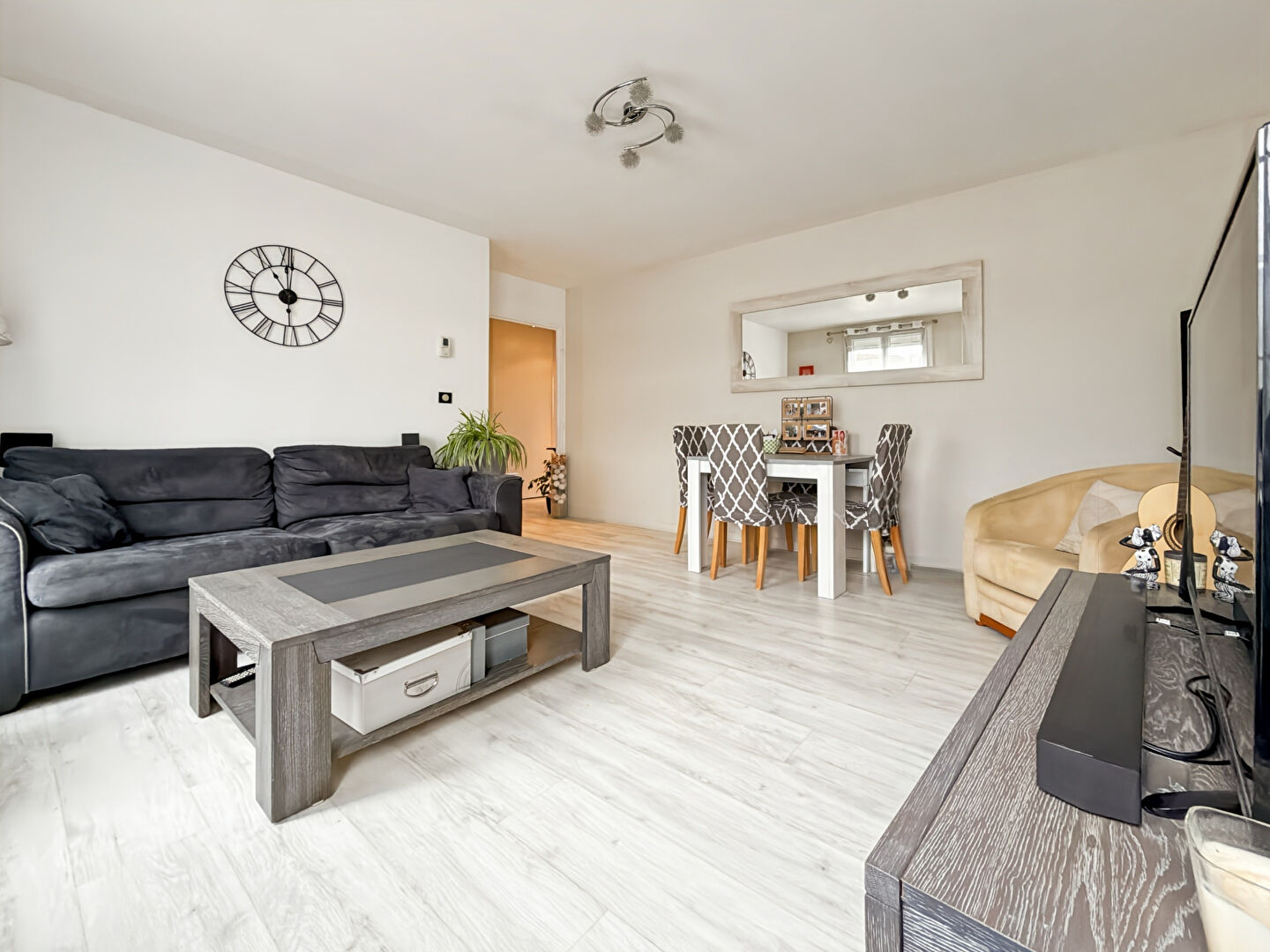 Courdimanche (95) 184 900 € Appartement 3 pièces , 2 chambres 57.00 m² Voir le bien