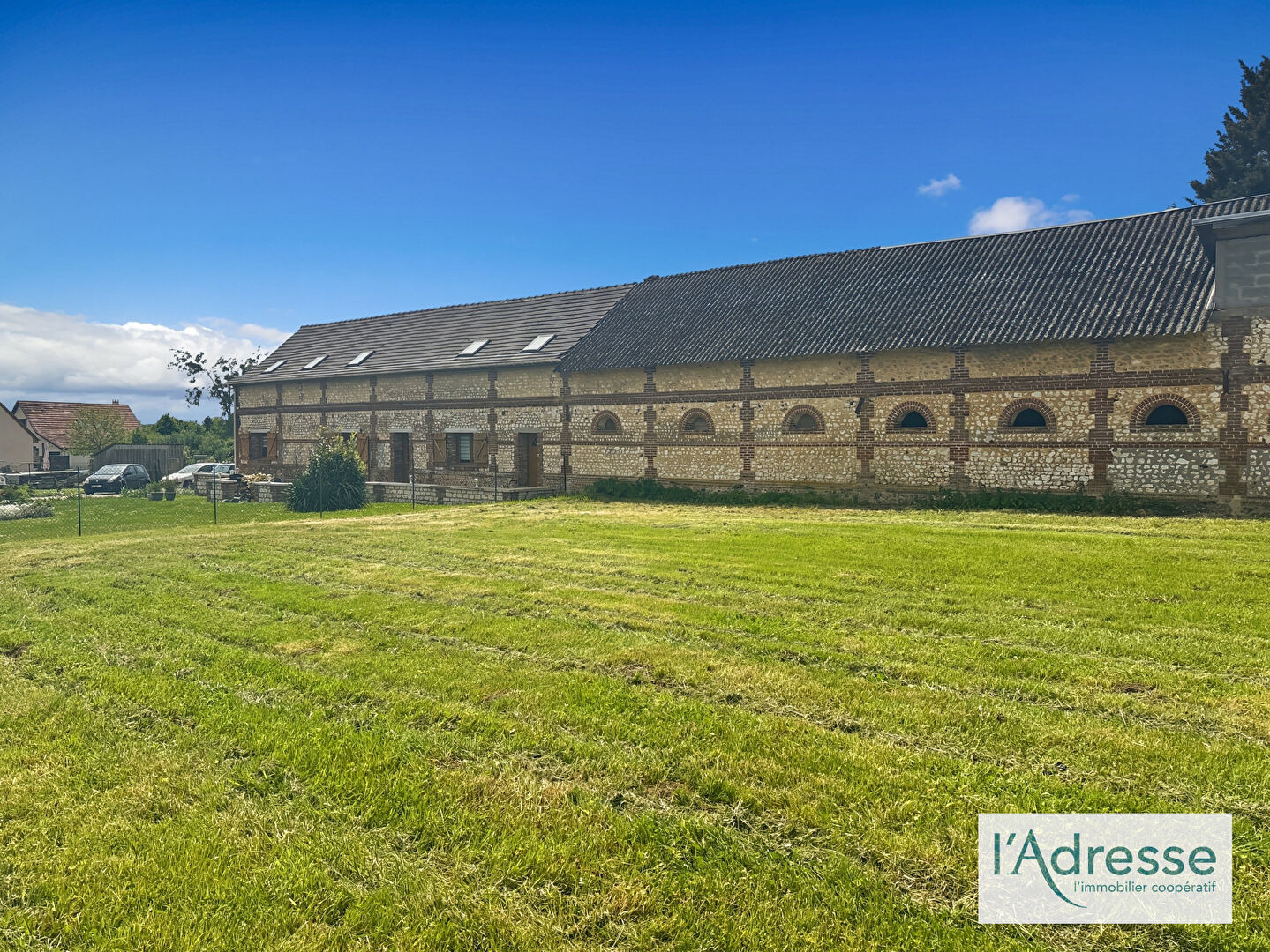 Grange LYONS LA FORET (27480) 1 pi&egrave;ce 220.00 m&sup2;