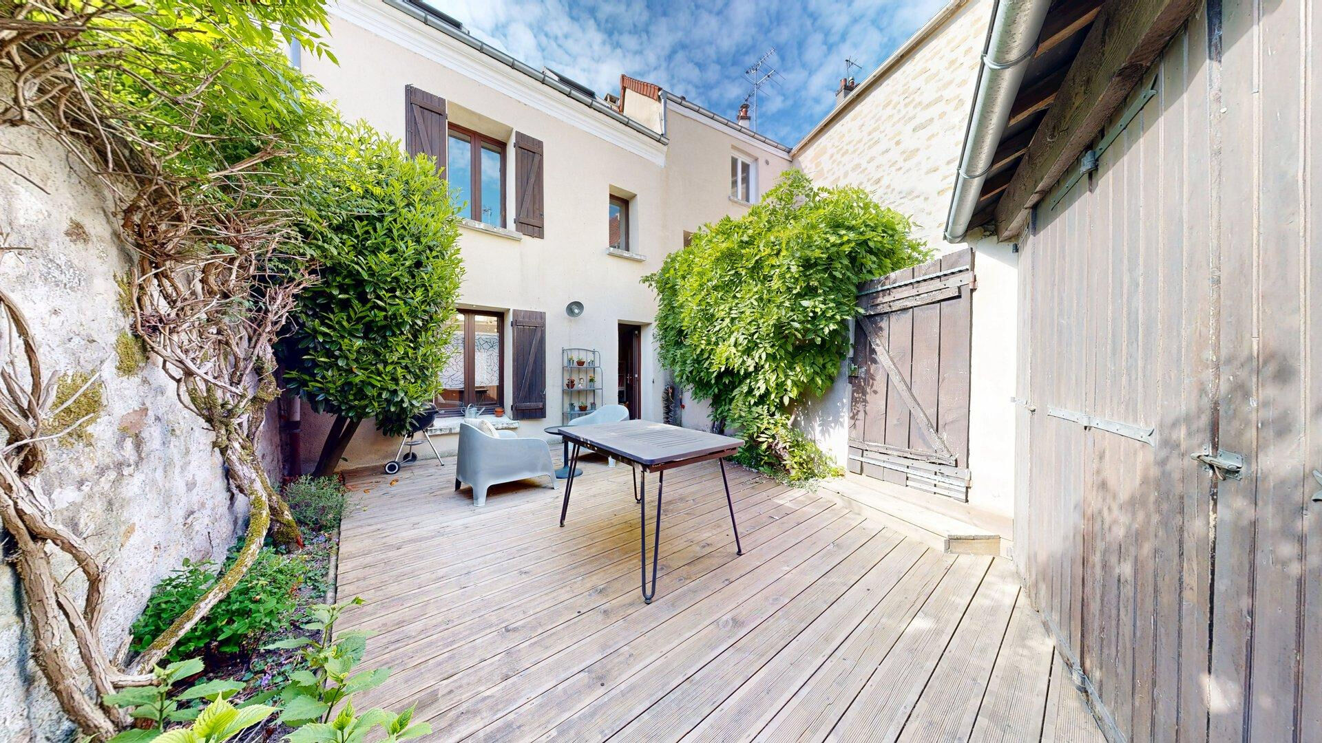 à 16 km de L'Isle-Adam Exclusif 280 001 € Maison 6 pièces , 3 chambres 110.00 m² Voir le bien