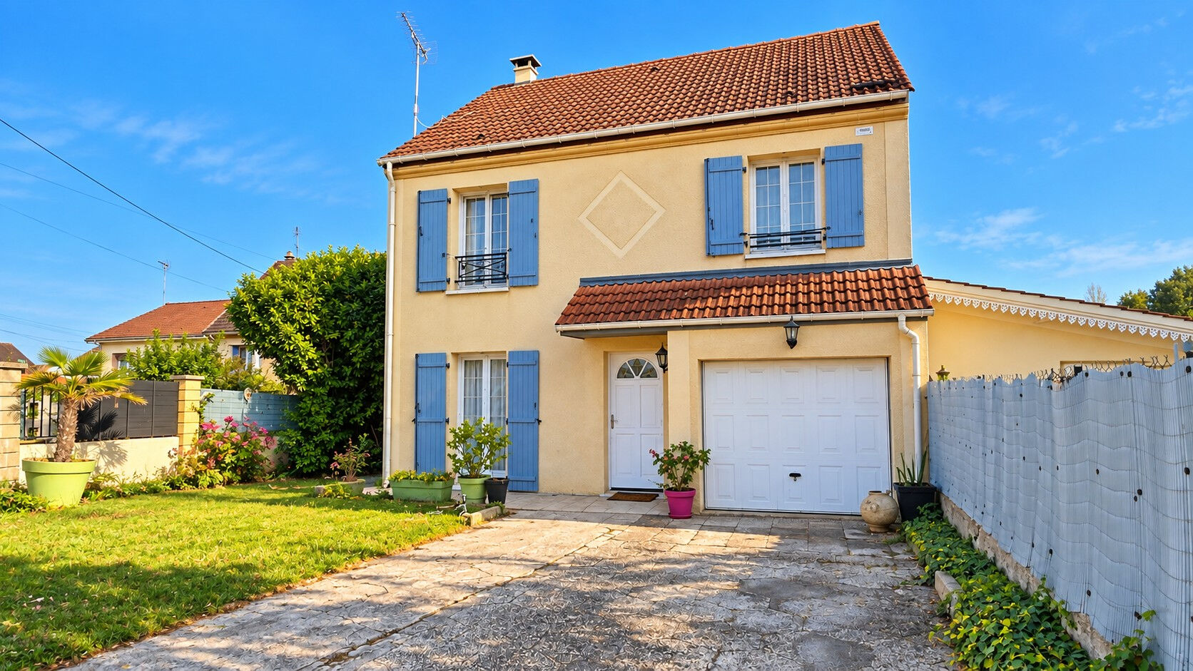 Les Mureaux (78) 315 000 € Maison 6 pièces , 4 chambres 104.00 m² Avec jardin