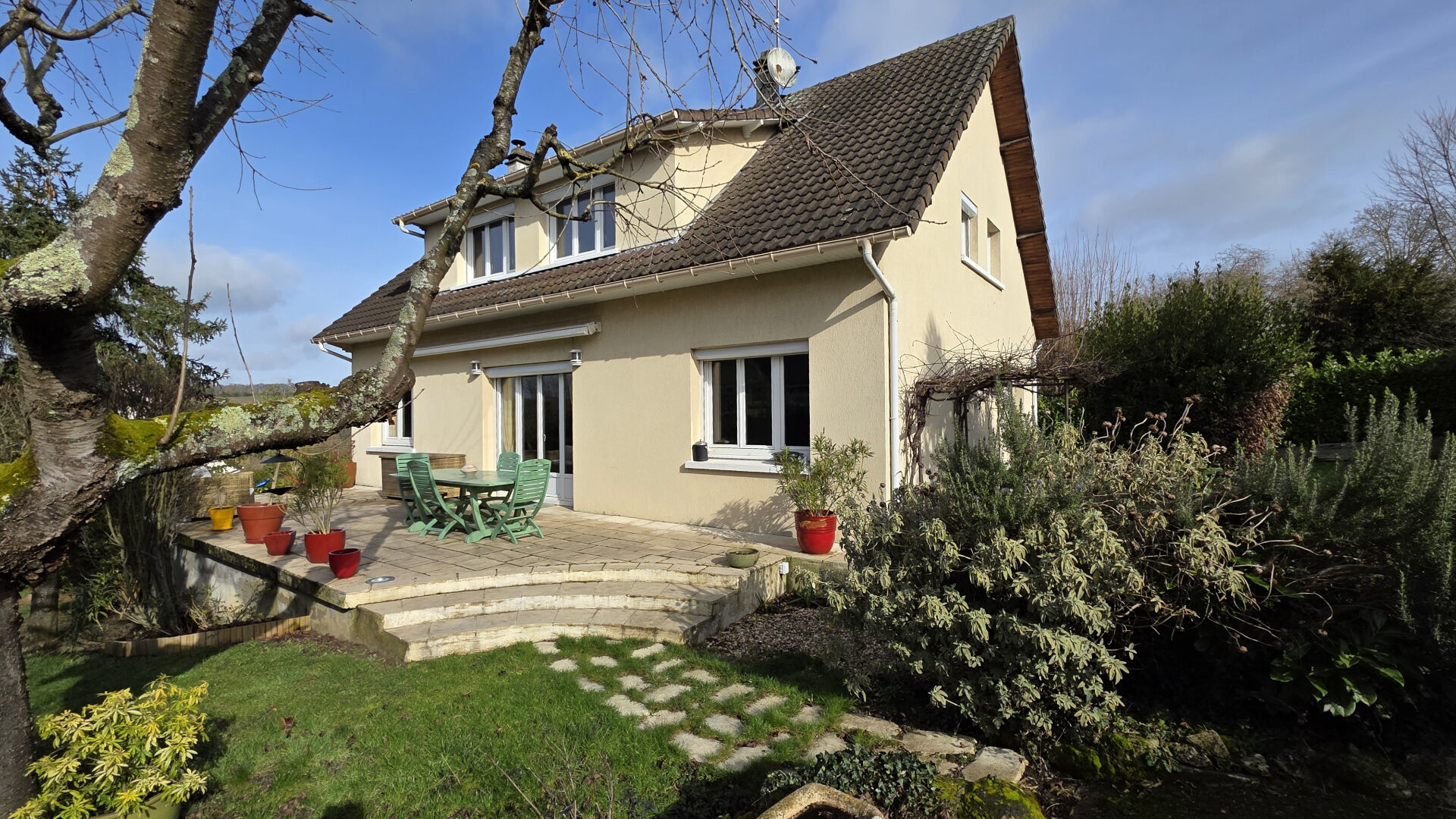 Meulan-en-Yvelines (78) Exclusif 397 000 € Maison 7 pièces , 5 chambres 170.00 m² Avec jardin, terrasse, garage/box Voir le bien