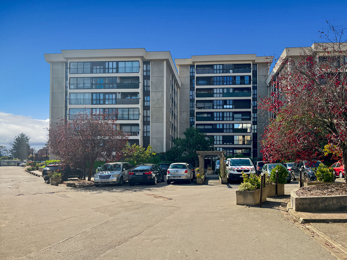 Les Mureaux (78) Exclusif 125 000 € Appartement 2 pièces , 1 chambre 44.00 m² Avec balcon Voir le bien
