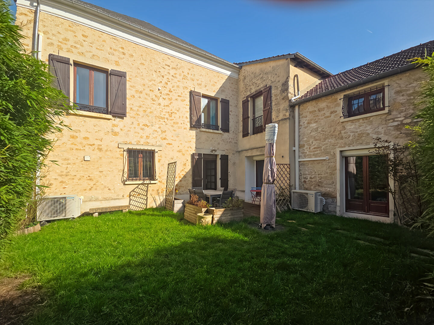 Oinville-sur-Montcient (78) 305 000 € Maison 6 pièces , 4 chambres 142.00 m² Avec jardin, garage/box Voir le bien