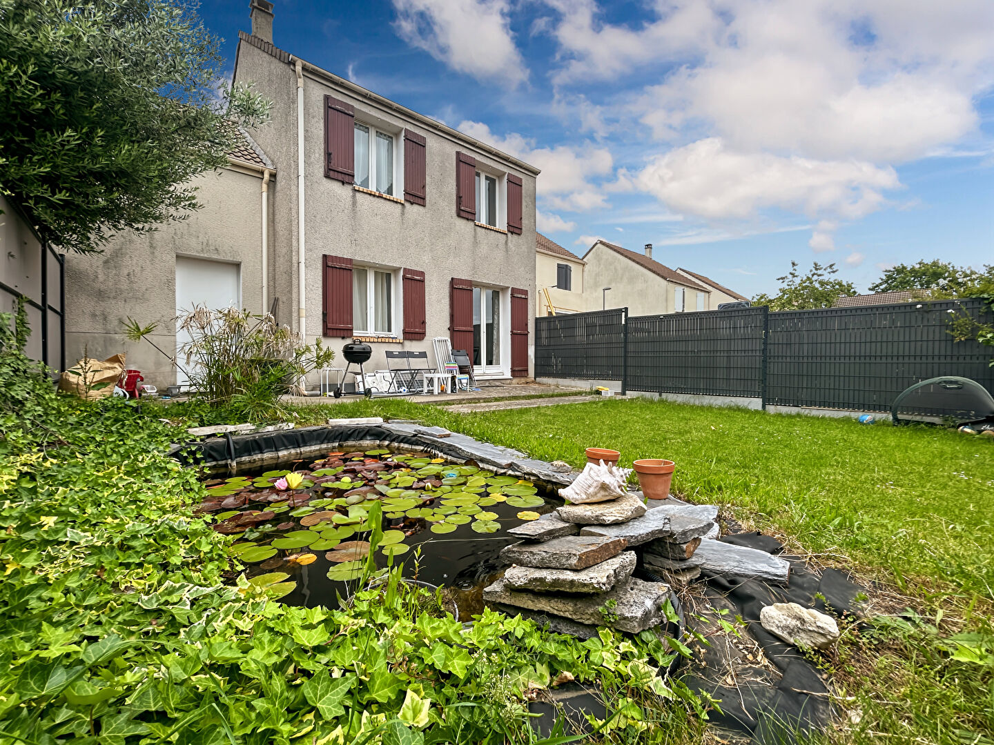 Courdimanche (95) 325 000 € Maison 5 pièces , 4 chambres 88.00 m² Avec garage/box Voir le bien