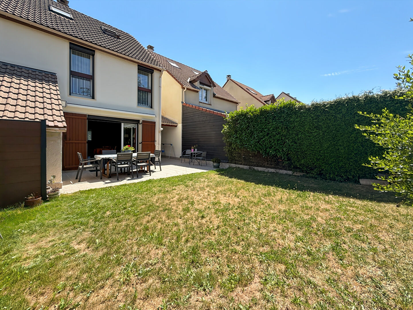 à 4 km de Andrésy Exclusif 295 000 € Maison 5 pièces , 4 chambres 86.00 m² Avec jardin, terrasse, garage/box Voir le bien