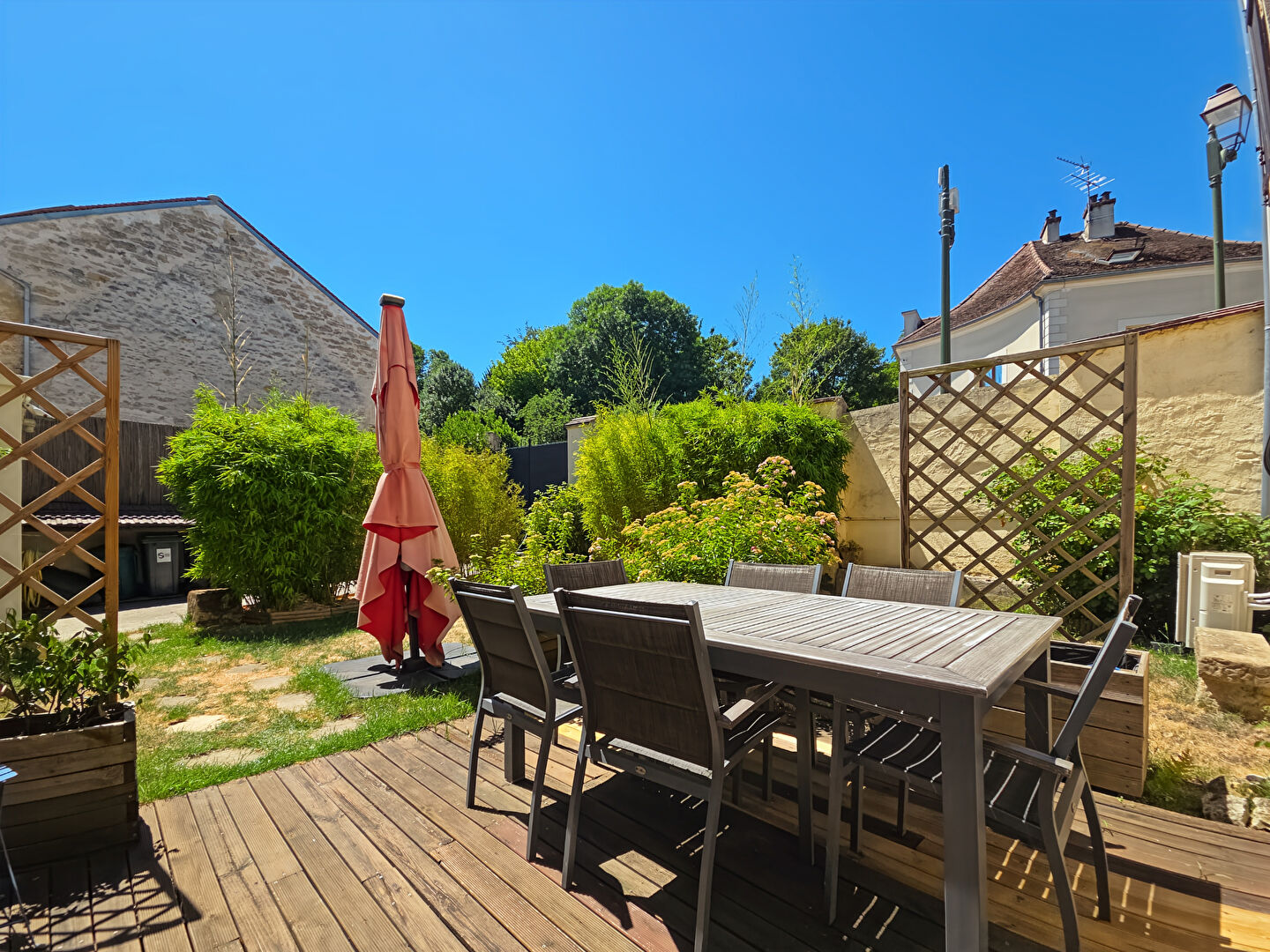Oinville-sur-Montcient (78) 299 000 € Maison 6 pièces , 4 chambres 142.00 m² Avec jardin, garage/box Voir le bien