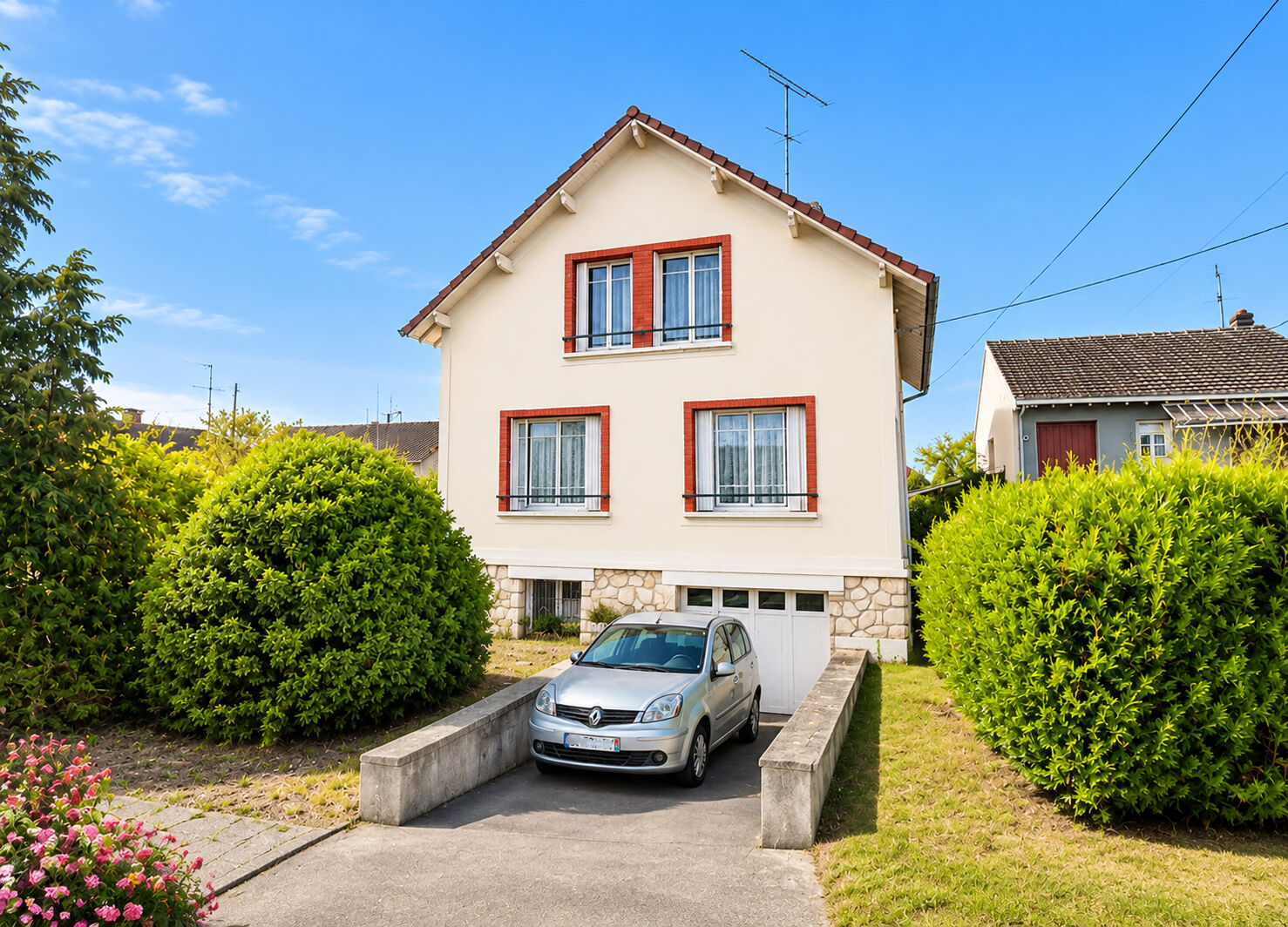 Les Mureaux (78) 260 000 € Maison 5 pièces , 3 chambres 110.00 m² Avec jardin, garage/box