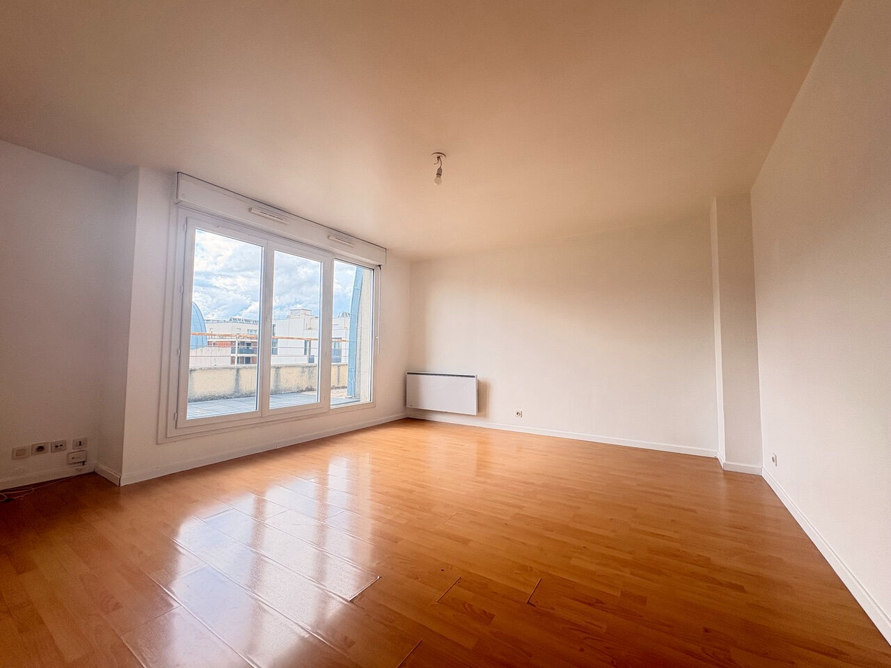 à 7 km de Éragny-sur-Oise Exclusif 1 350 € / mois cc Appartement 4 pièces , 3 chambres 78.75 m² Avec terrasse Voir le bien