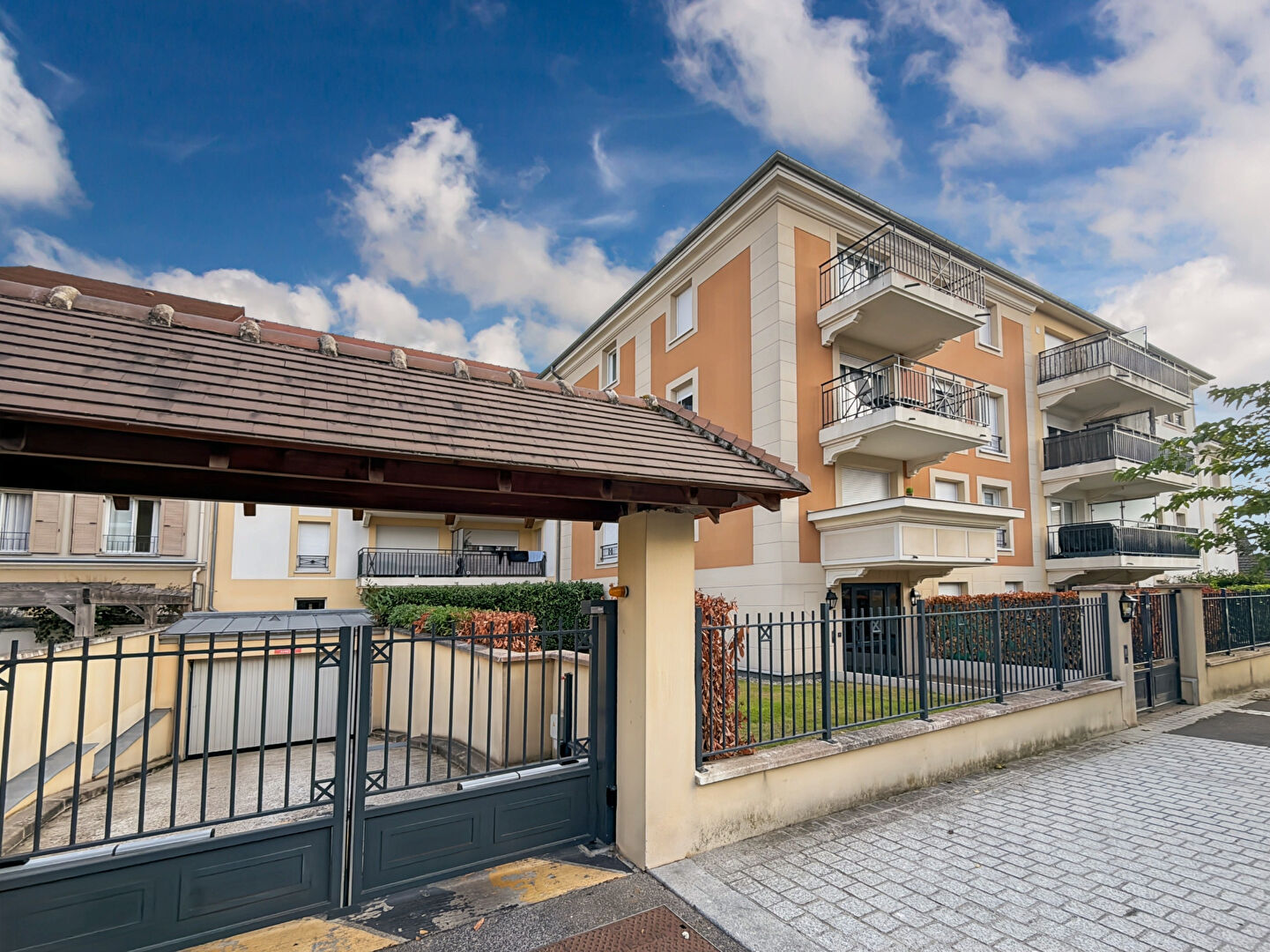 Vauréal (95) 229 900 € Appartement 3 pièces , 2 chambres 55.00 m² Avec jardin, terrasse