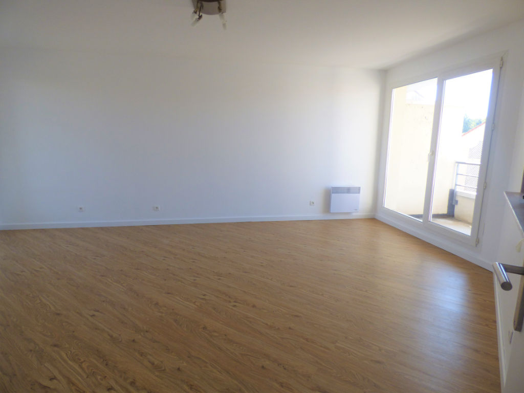 à 8 km de Us Exclusif 1 100 € / mois cc Appartement 3 pièces , 2 chambres 58.60 m² Avec balcon Voir le bien