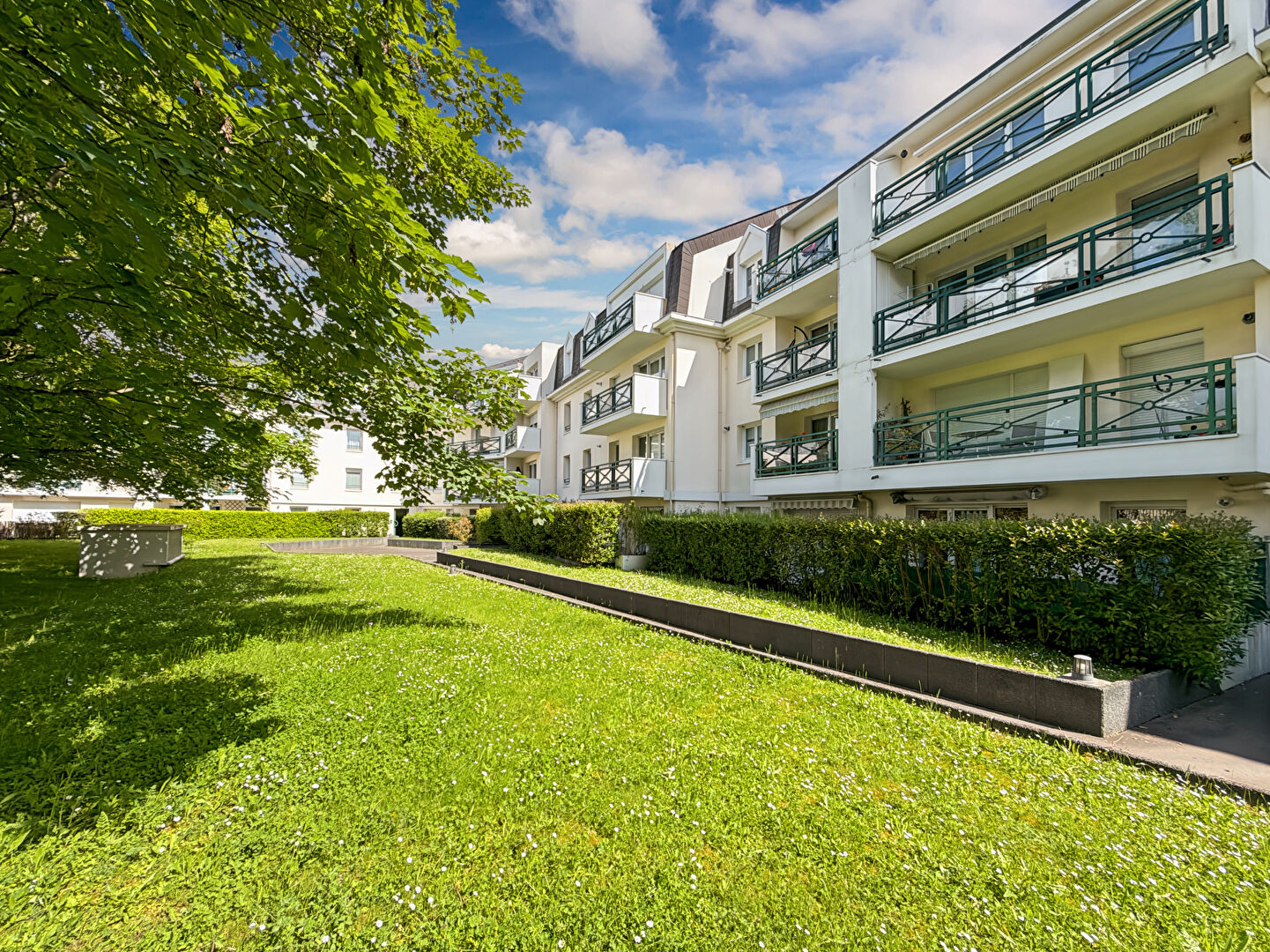 Jouy-le-Moutier (95) 159 000 € Appartement 2 pièces , 1 chambre 47.23 m² Avec jardin Voir le bien