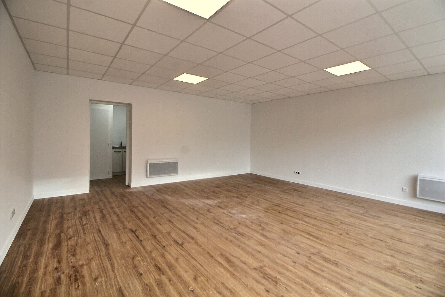 Local commercial CESTAS (33610) 44.23 m²