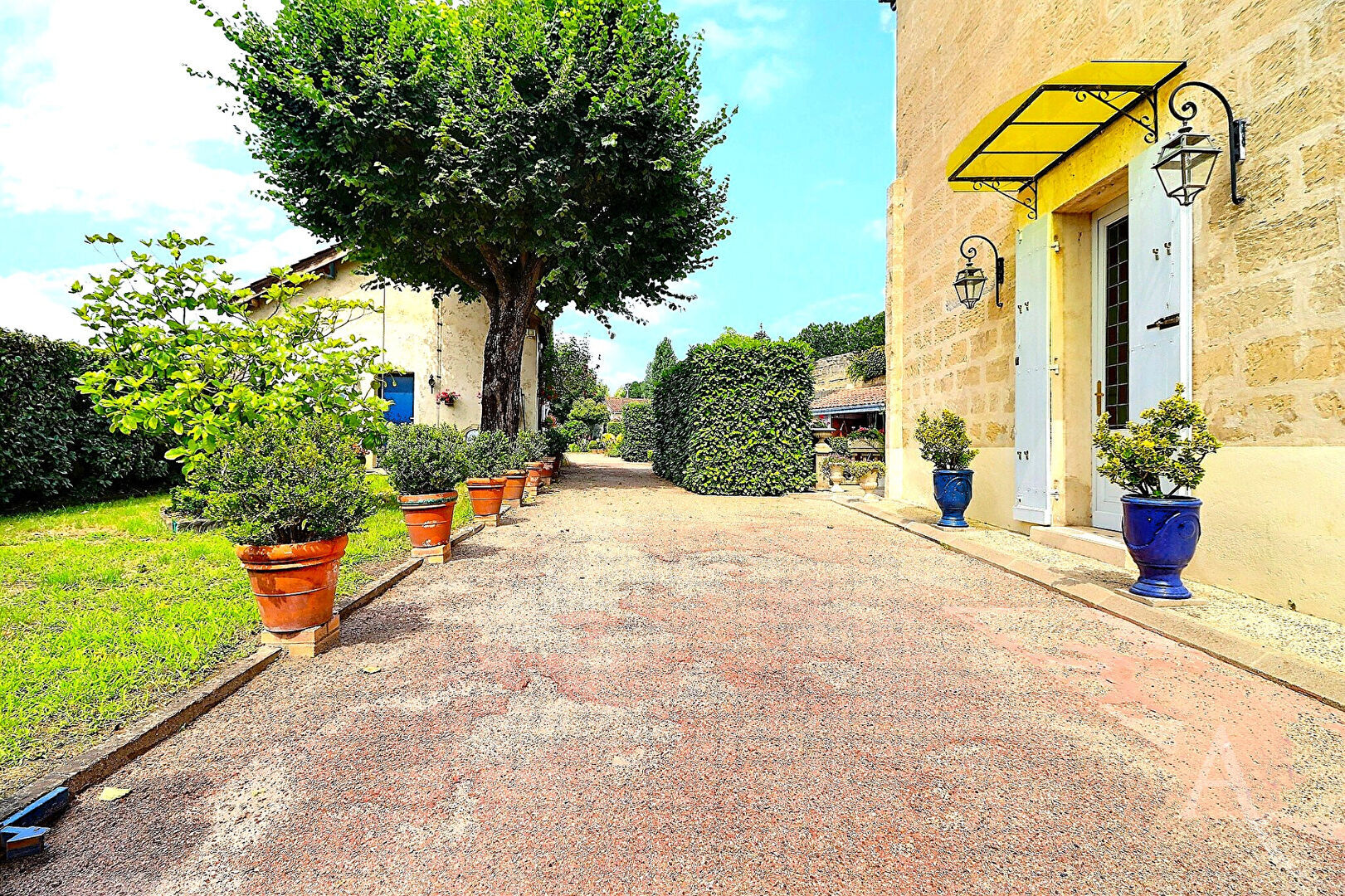 Demeure LEOGNAN (33850) 8 pièces 250.00 m²