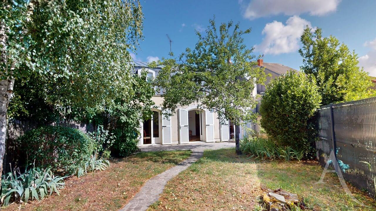 Maison Chateauroux (36000) 7 pièces 200.62 m²