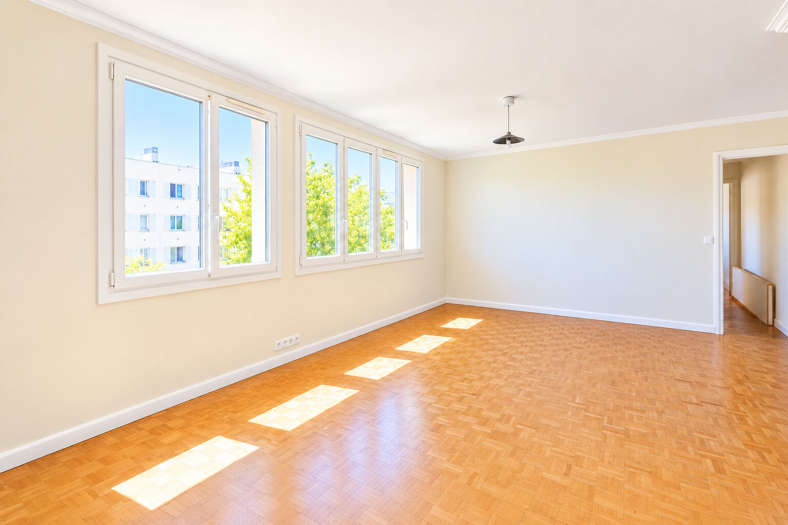Le Pecq (78) 1 617 € / mois cc Appartement 5 pièces , 3 chambres 84.60 m² Voir le bien