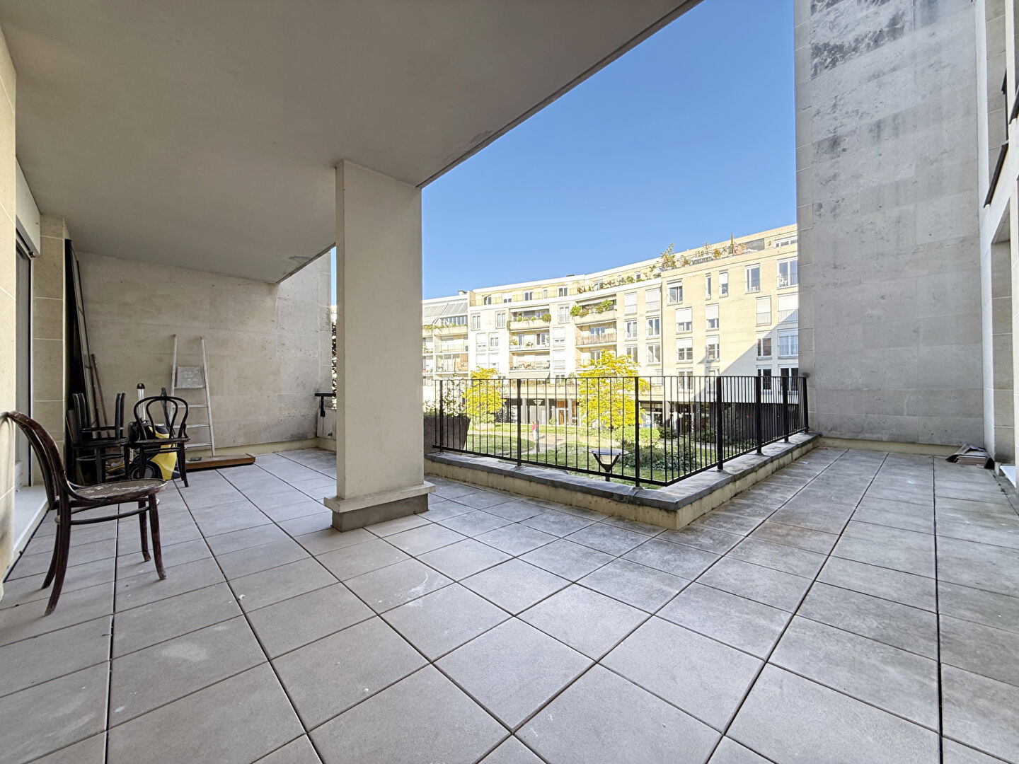 à 5 km de Sartrouville 680 000 € Appartement 5 pièces , 3 chambres 108.00 m² Avec balconterrasse Voir le bien