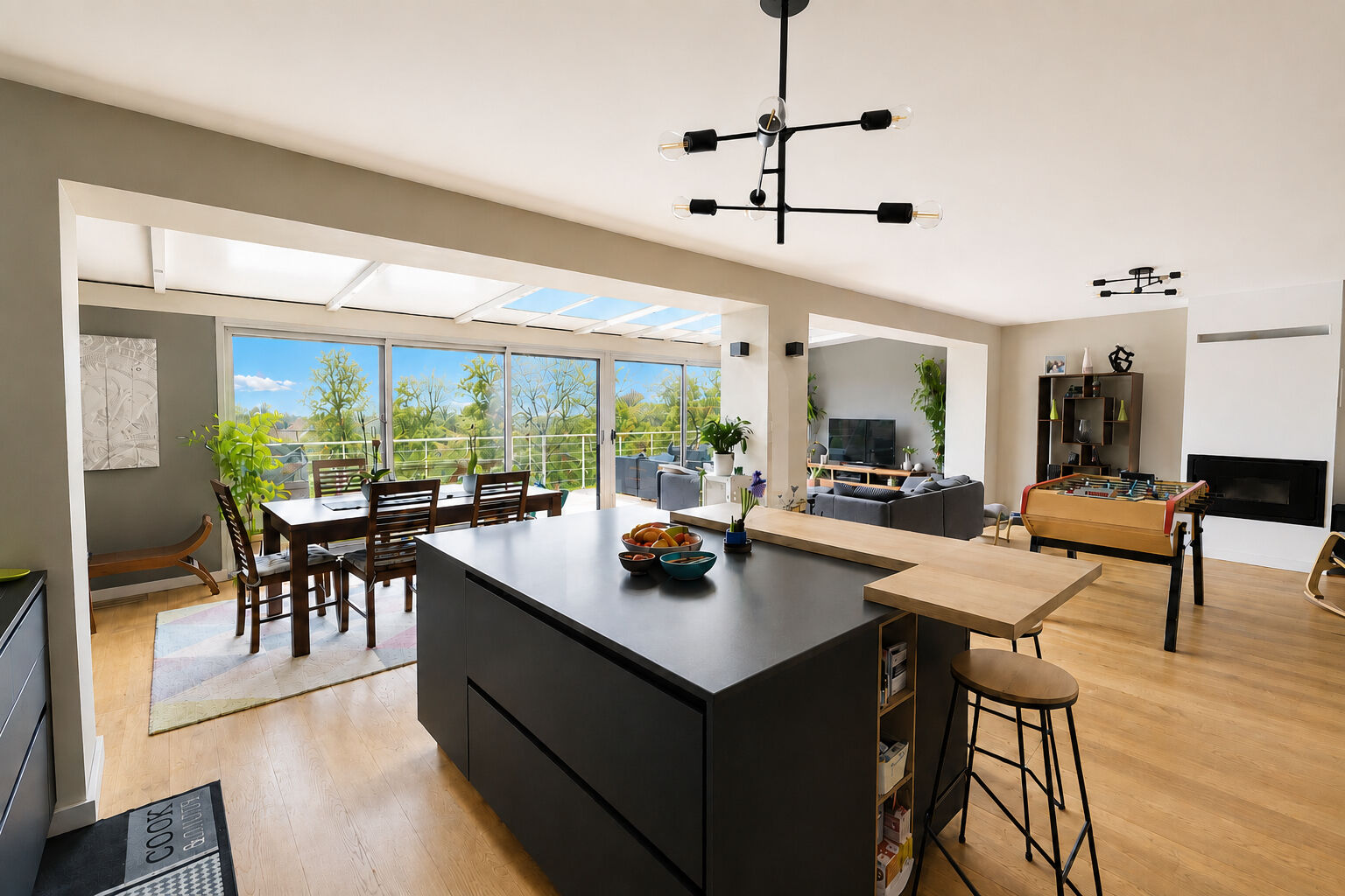 à 27 km de Villeneuve-le-Roi 3 250 € / mois cc Maison 5 pièces , 4 chambres 148.37 m² Meublé Avec jardin, terrasse Voir le bien