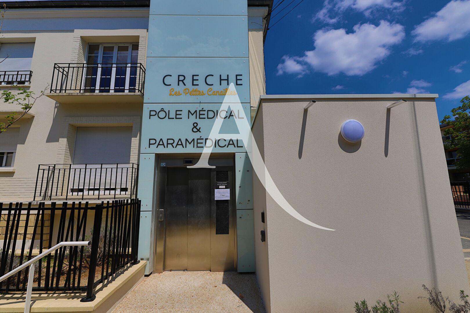 Immeuble CHATOU (78400) 9 pi&egrave;ces 155.00 m&sup2;