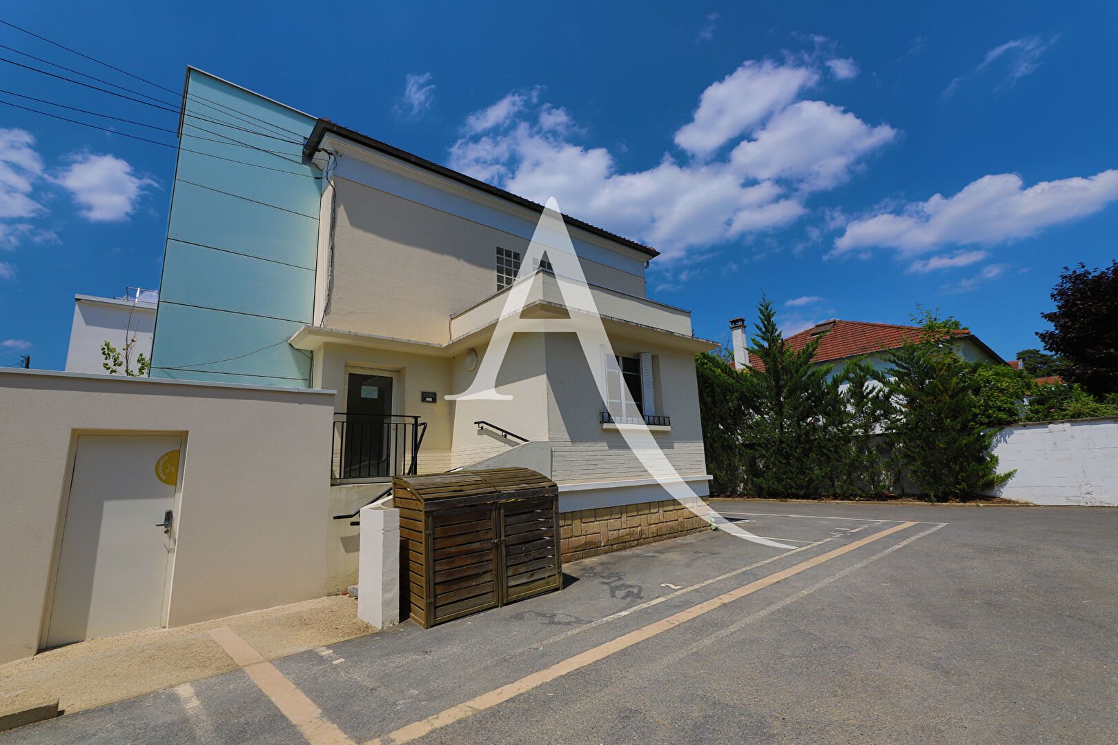 Immeuble CHATOU (78400) 9 pi&egrave;ces 155.00 m&sup2;