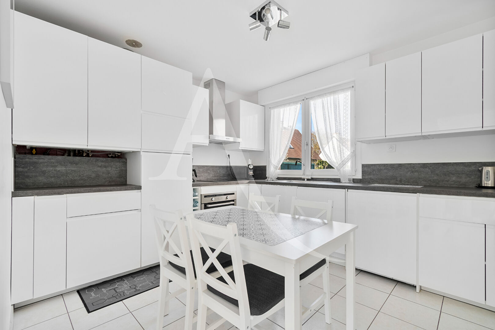 à 5 km de Sartrouville Exclusif 780 000 € Maison 6 pièces , 4 chambres 130.00 m² Voir le bien