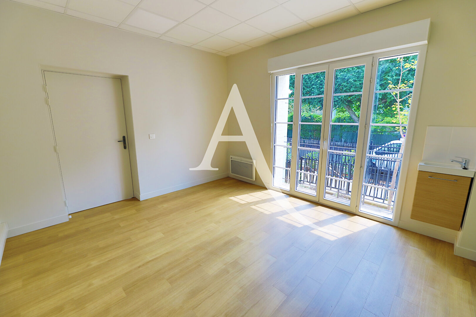 Immeuble CHATOU (78400) 9 pi&egrave;ces 155.00 m&sup2;