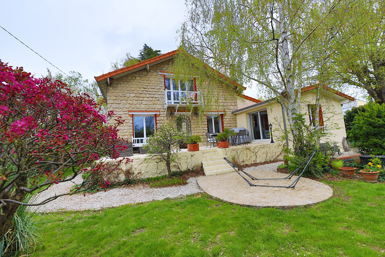 à 5 km de Sartrouville 998 000 € Maison 11 pièces , 5 chambres 175.00 m² Avec jardin, terrasse, garage/box Voir le bien