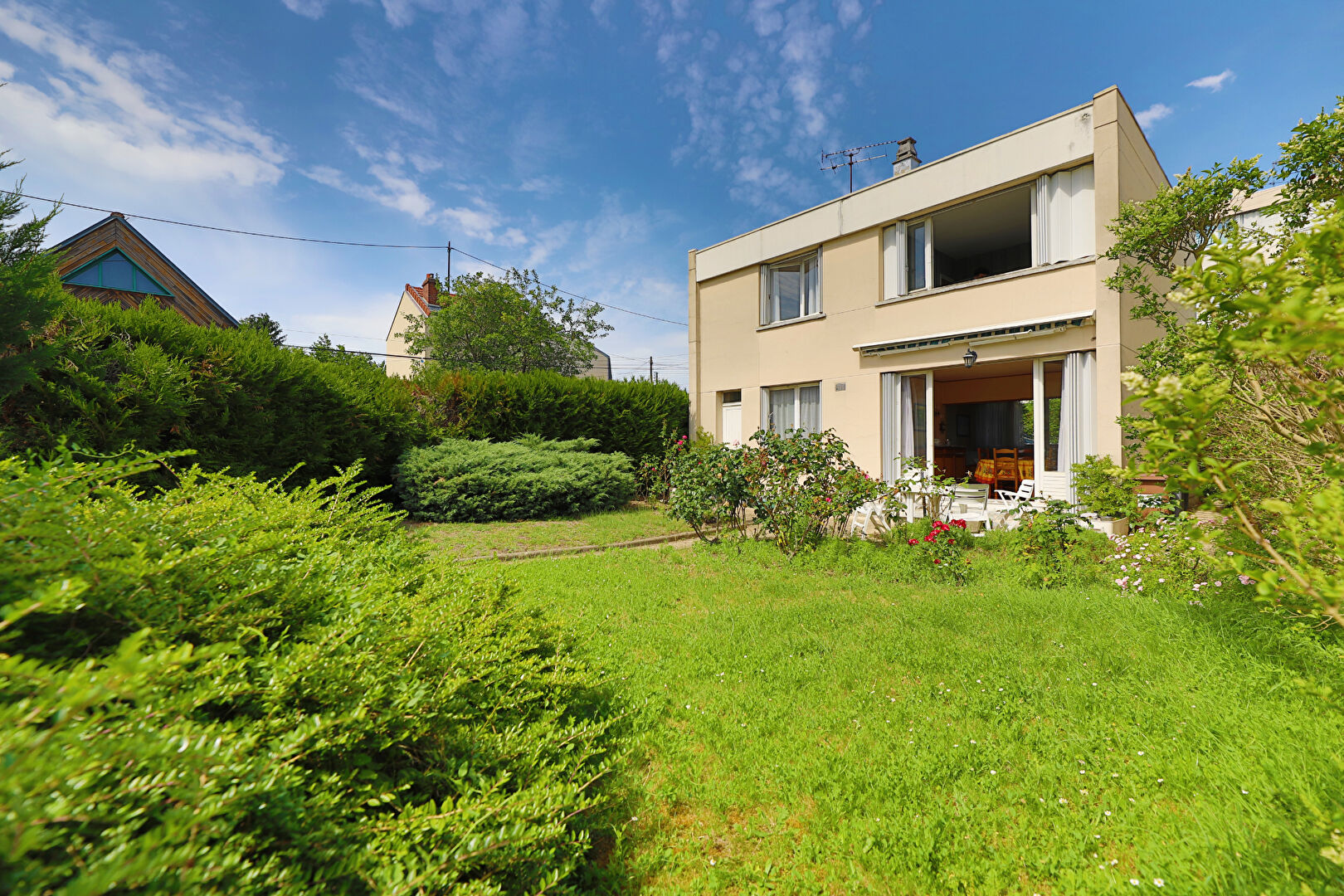 à 5 km de Sartrouville 495 000 € Maison 5 pièces , 3 chambres 93.00 m² Avec jardin, terrasse, garage/box Voir le bien