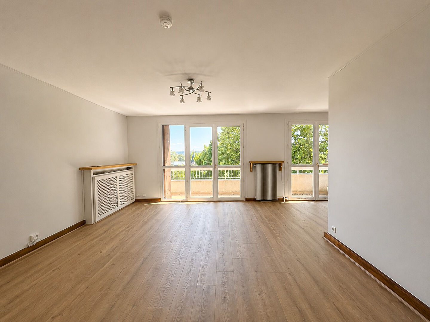 à 13 km de Le Plessis-Bouchard 1 925 € / mois cc Appartement 4 pièces , 2 chambres 85.31 m² Avec balconterrassegarage/box Voir le bien