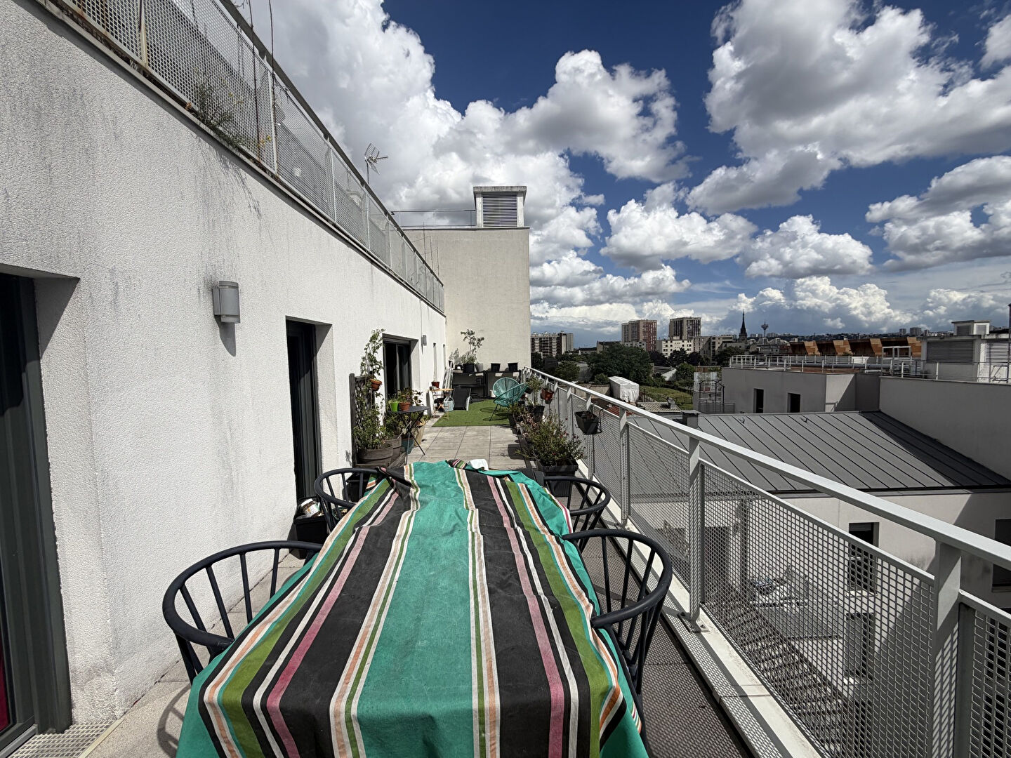 Aubervilliers (93) 435 000 € Appartement 4 pièces , 3 chambres 86.75 m² Avec terrasse Voir le bien