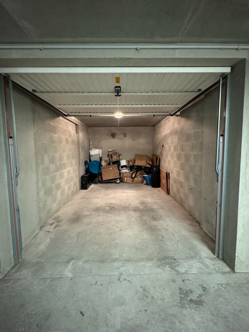 Parking / box Grenoble (38100) 13.00 m&sup2;