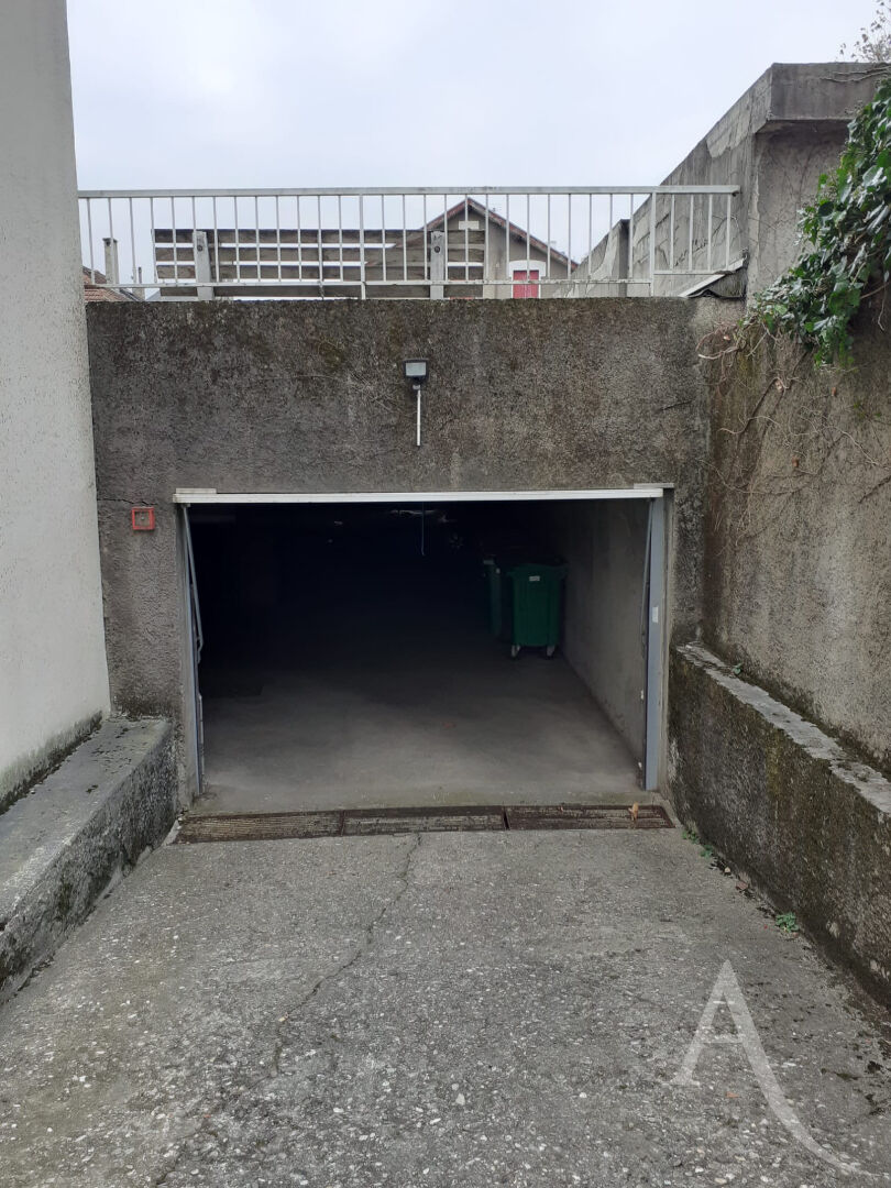 Parking / box GRENOBLE (38100) 11.00 m&sup2;