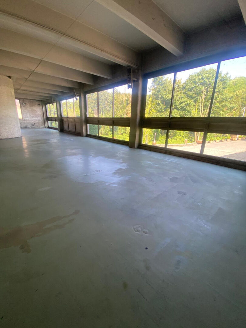 Local d'activit&eacute; VOIRON (38500) 10 pi&egrave;ces 1100.00 m&sup2;