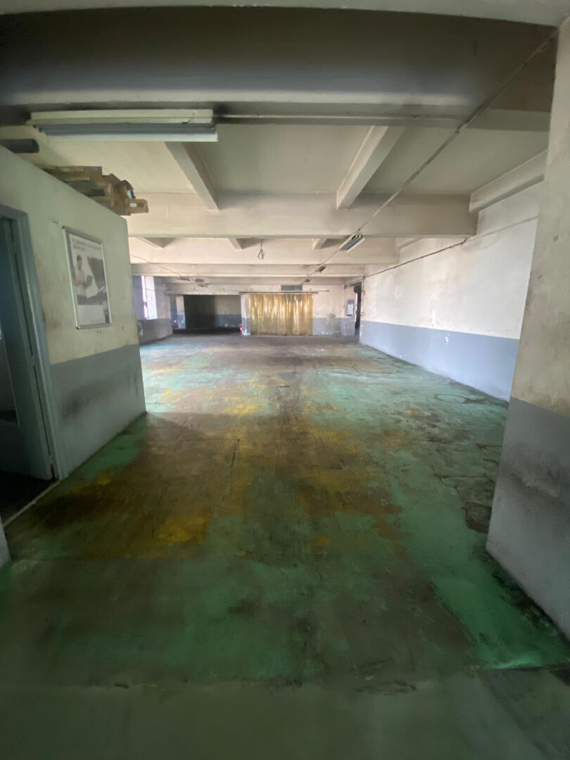 Local commercial VOIRON (38500) 10 pi&egrave;ces 1100.00 m&sup2;