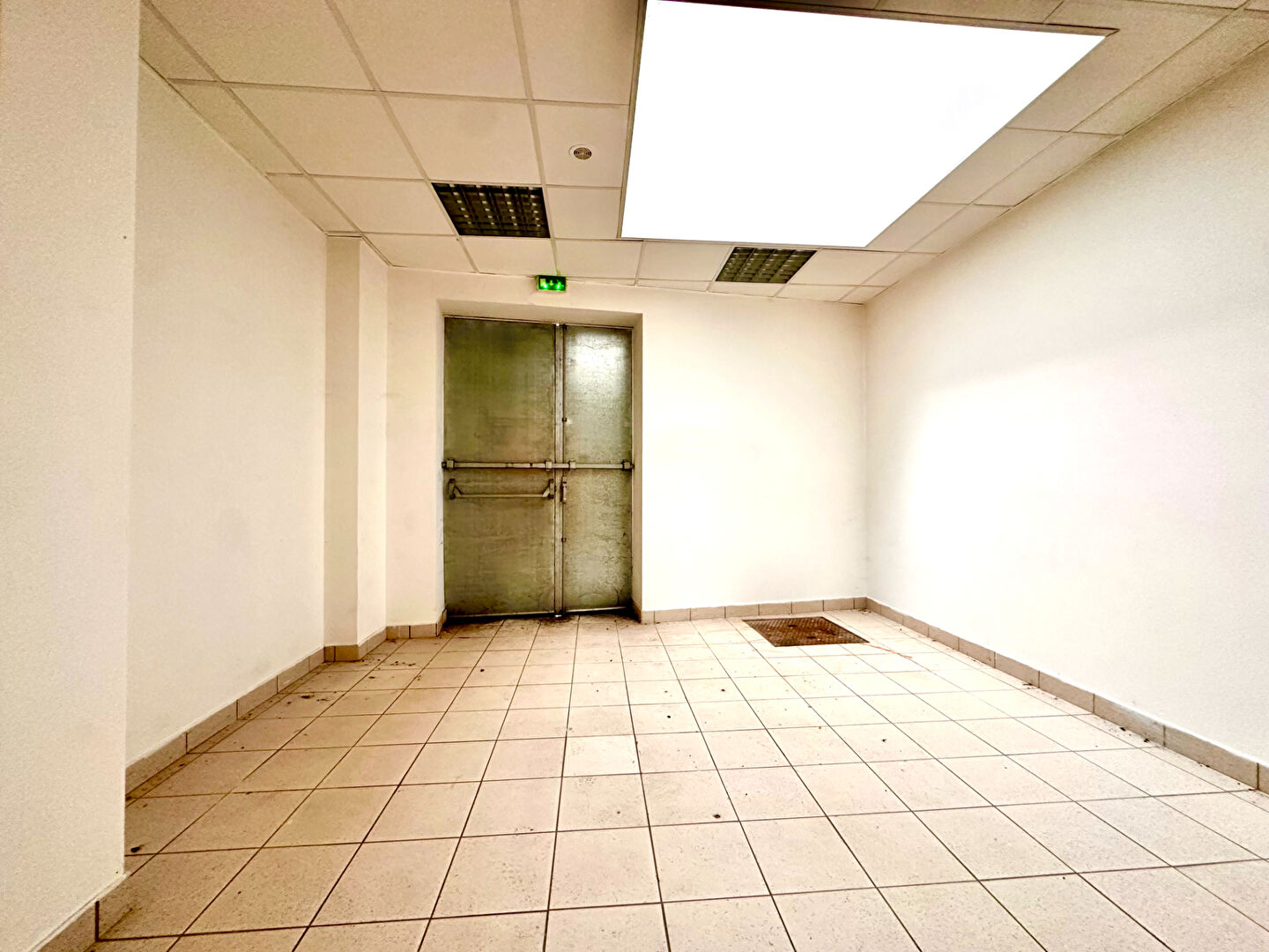 Local commercial LUNEVILLE (54300) 150.00 m&sup2;