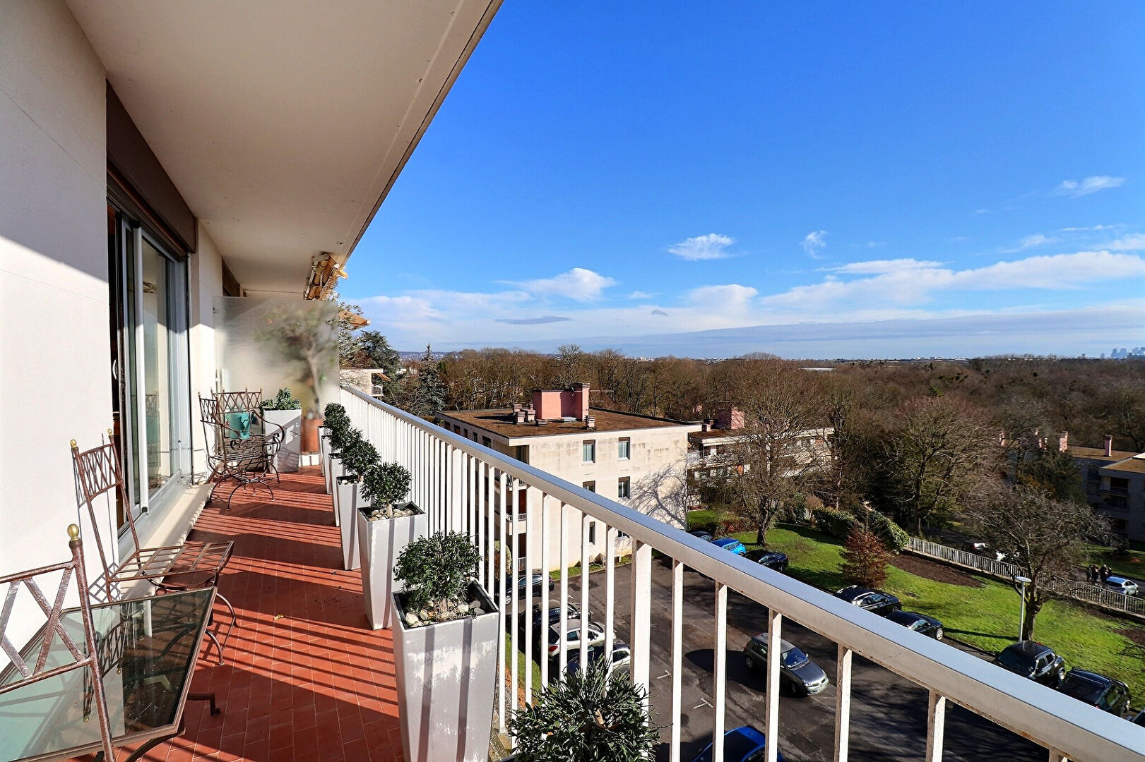 Le Mesnil-le-Roi (78) Exclusif 425 000 € Appartement 4 pièces , 3 chambres 100.51 m² Avec balcon, garage/box