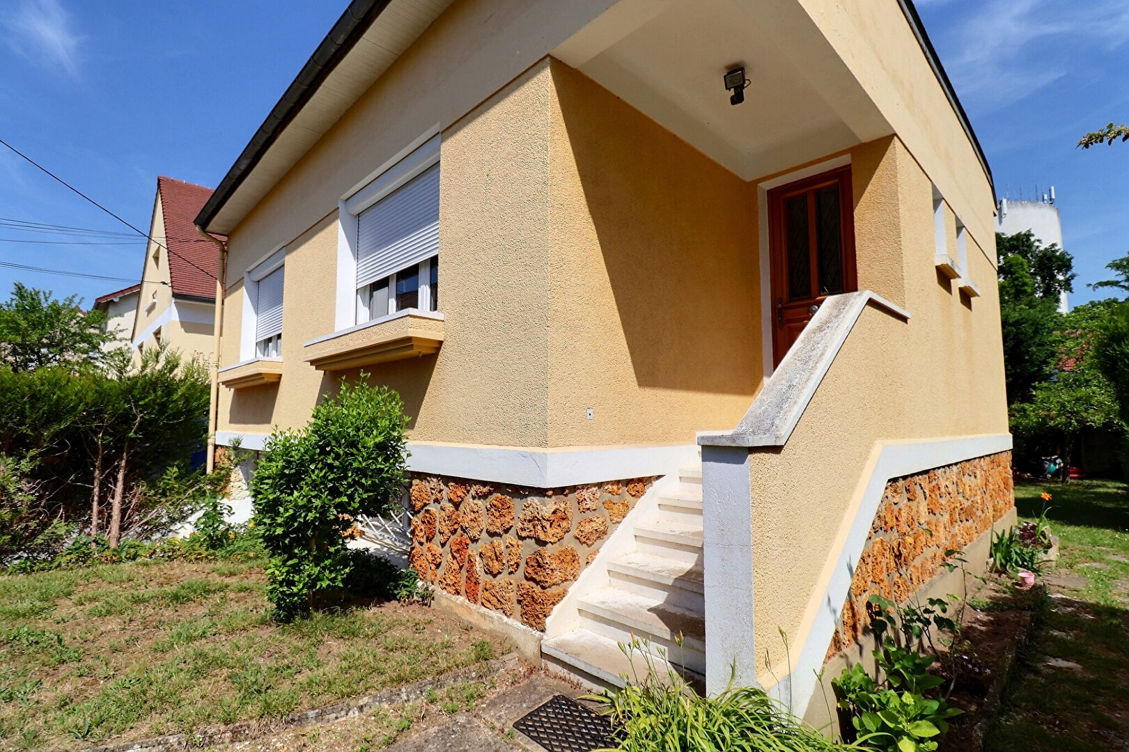 à 3 km de Sartrouville Exclusif 749 000 € Maison 6 pièces , 4 chambres 110.00 m² Avec jardin, garage/box Voir le bien