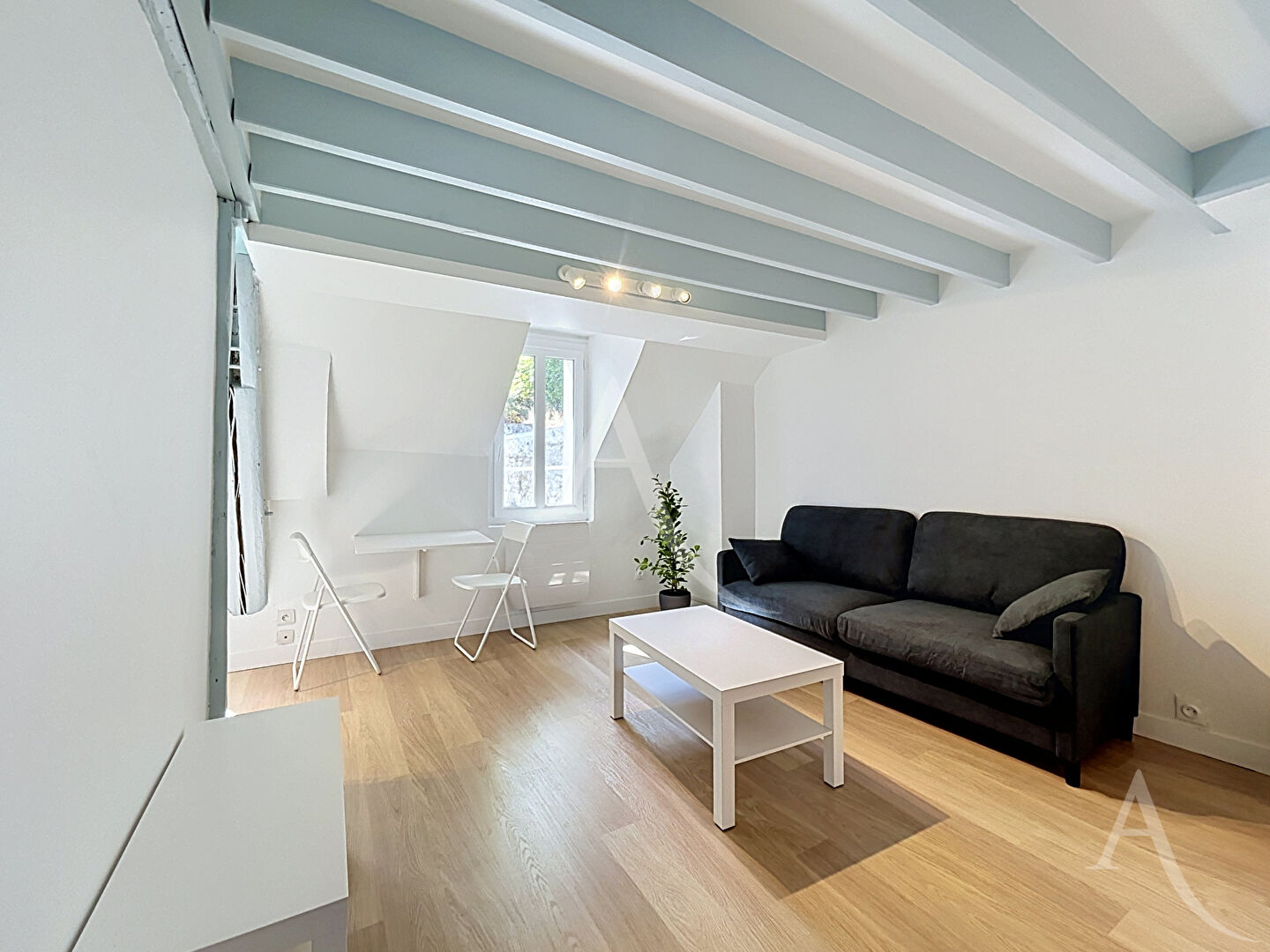 Mantes-la-Jolie (78) 670 € / mois cc Appartement 2 pièces , 1 chambre 29.41 m² Meublé Voir le bien