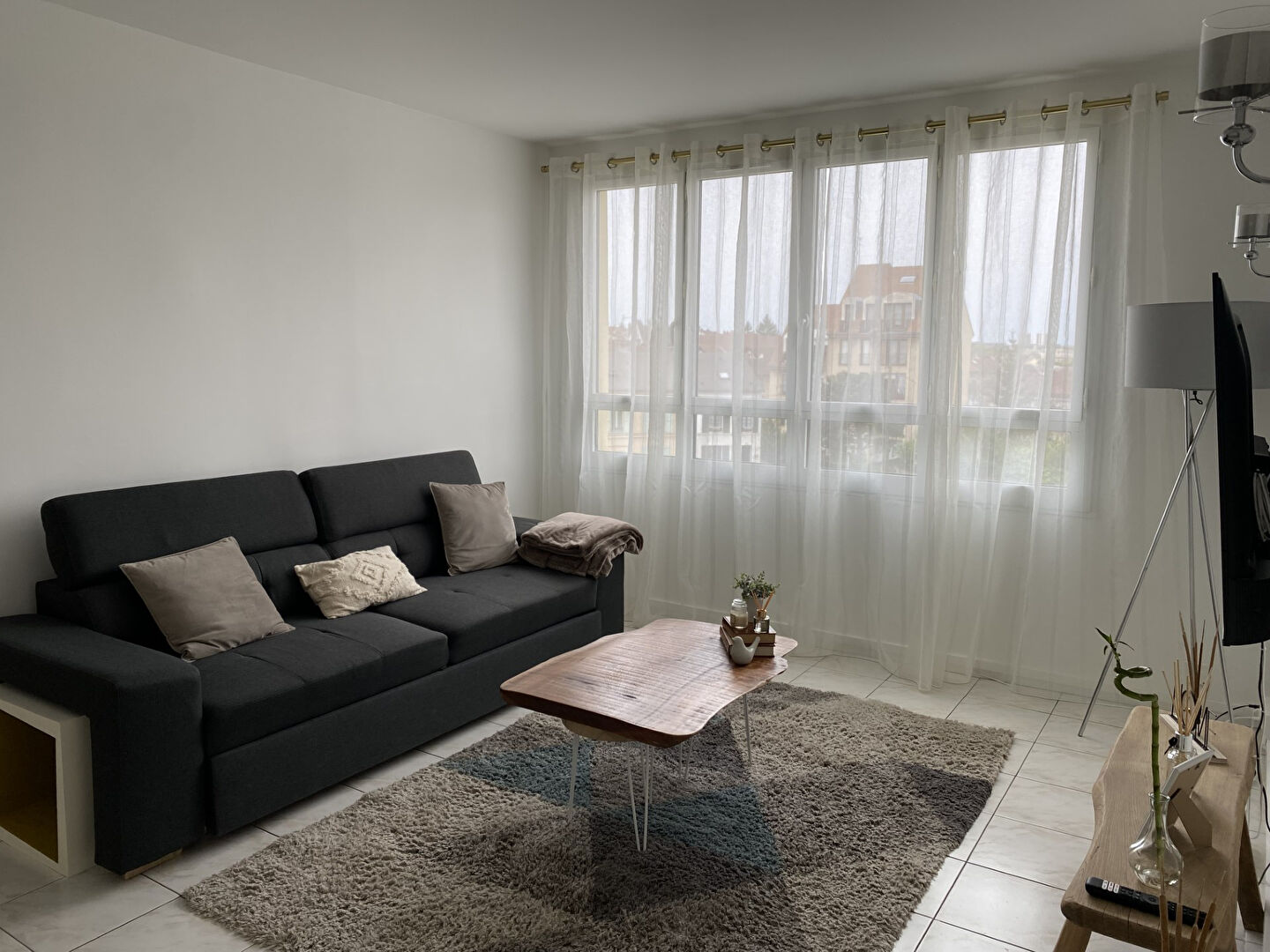 Mantes-la-Jolie (78) 1 100 € / mois cc Appartement 3 pièces , 2 chambres 61.04 m² Meublé Voir le bien