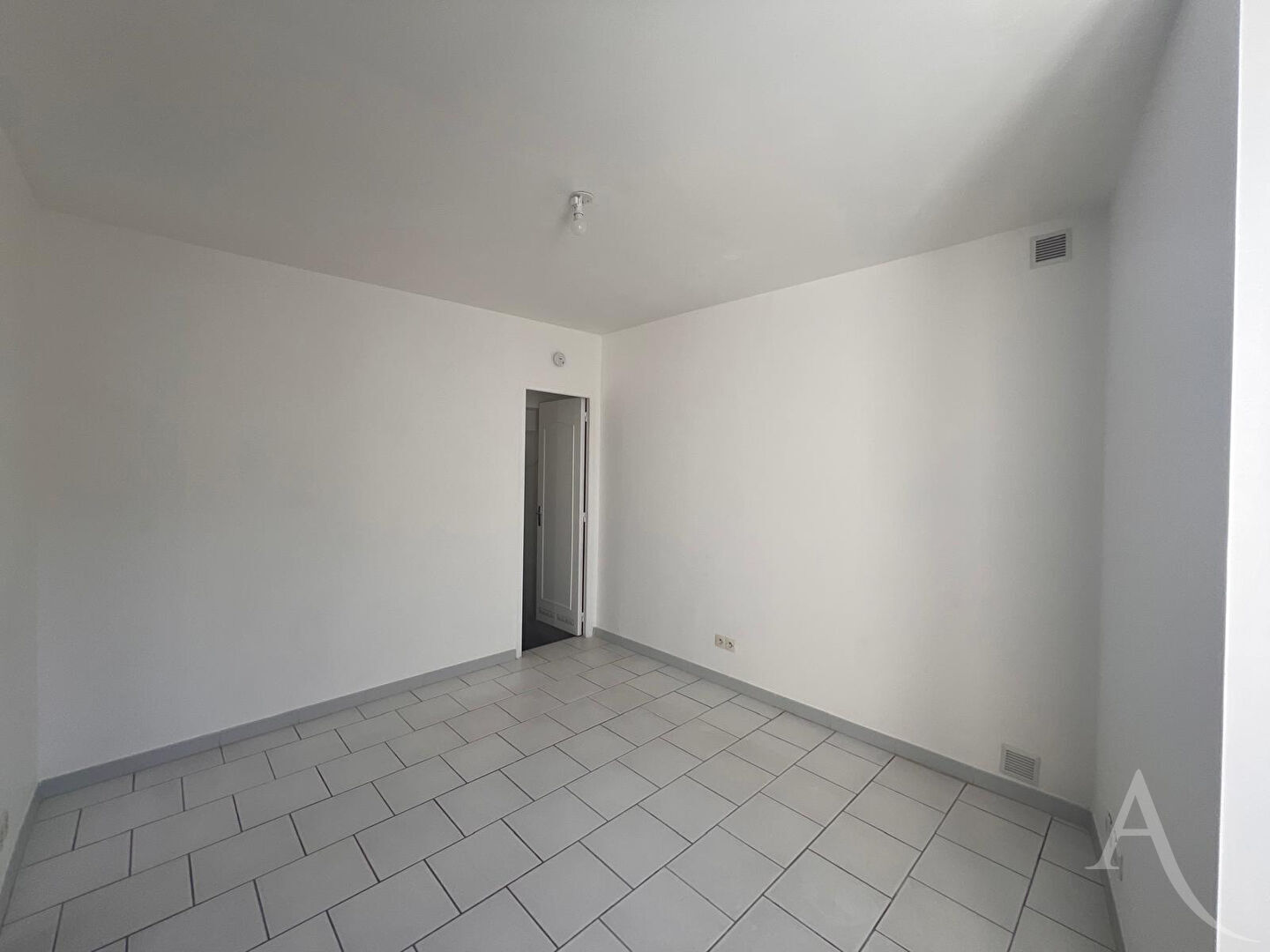 Appartement JUZIERS (78820) 2 pièces 33.23 m²