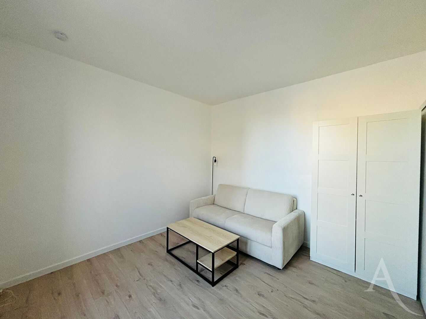 à 22 km de Us Exclusif 630 € / mois cc Appartement 1 pièce , 1 chambre 16.93 m² Meublé Avec jardin Voir le bien