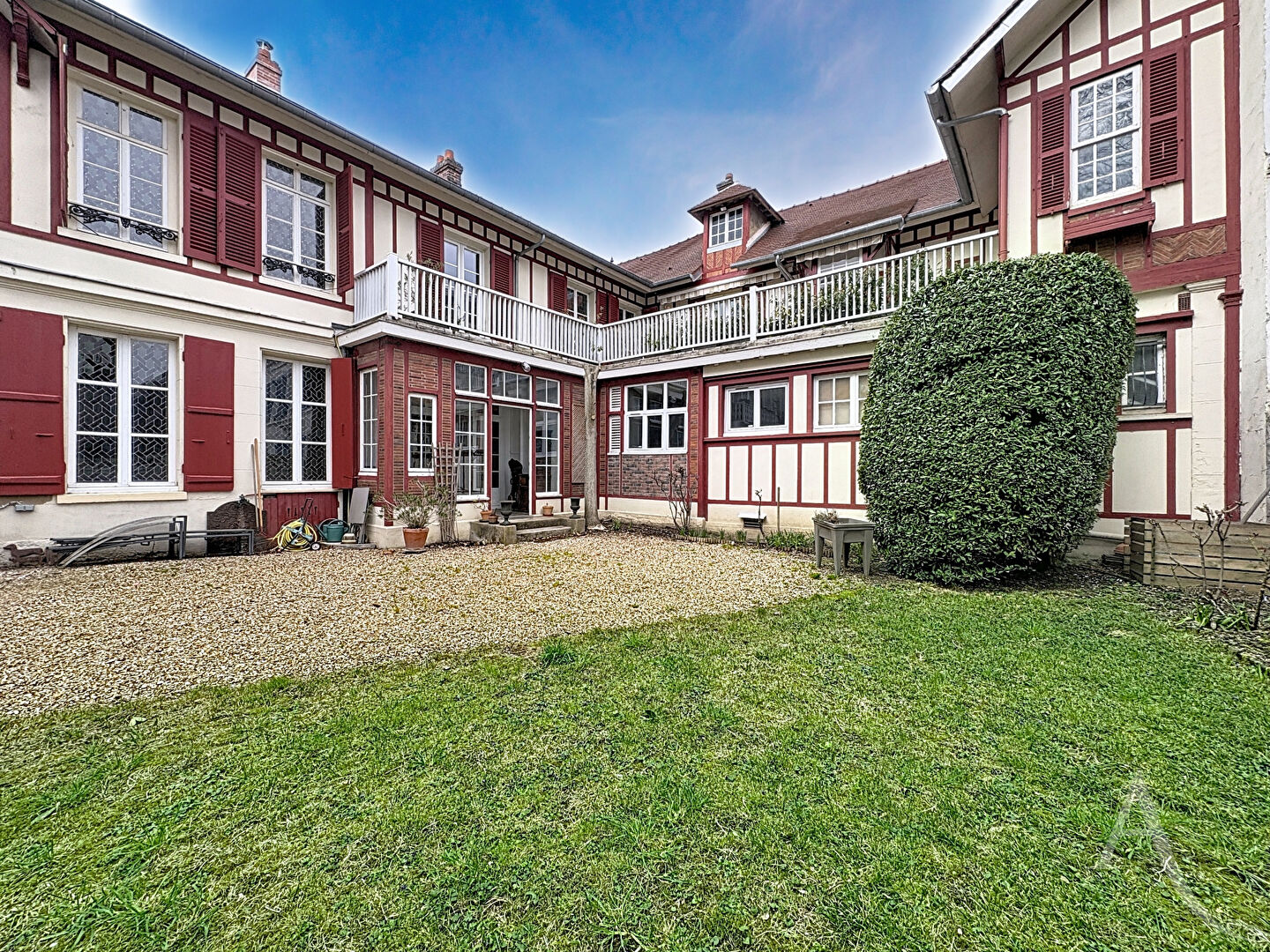 Maison MANTES LA JOLIE (78200) 6 pi&egrave;ces 342.05 m&sup2;